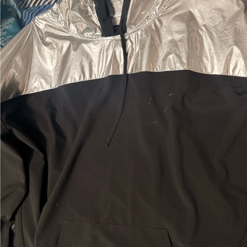 Black Pullover Hoodie with Silver Metallic Yoke Victoria sport.